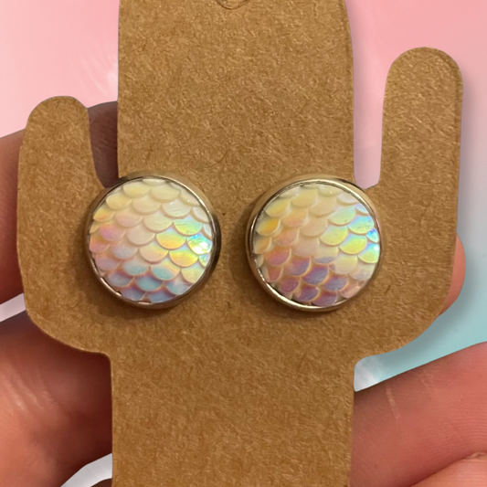 Mermaid Stud Earrings White/Iridescent